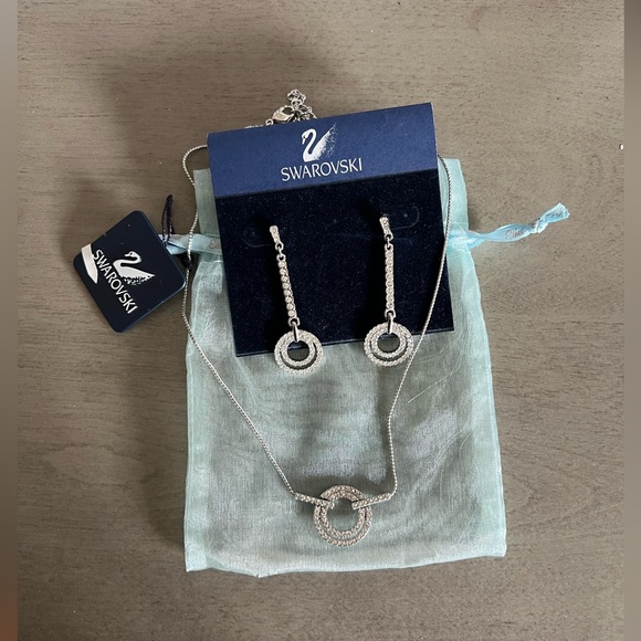NWT Swarovski Crystal Drop Earrings and Pendant Necklace Set